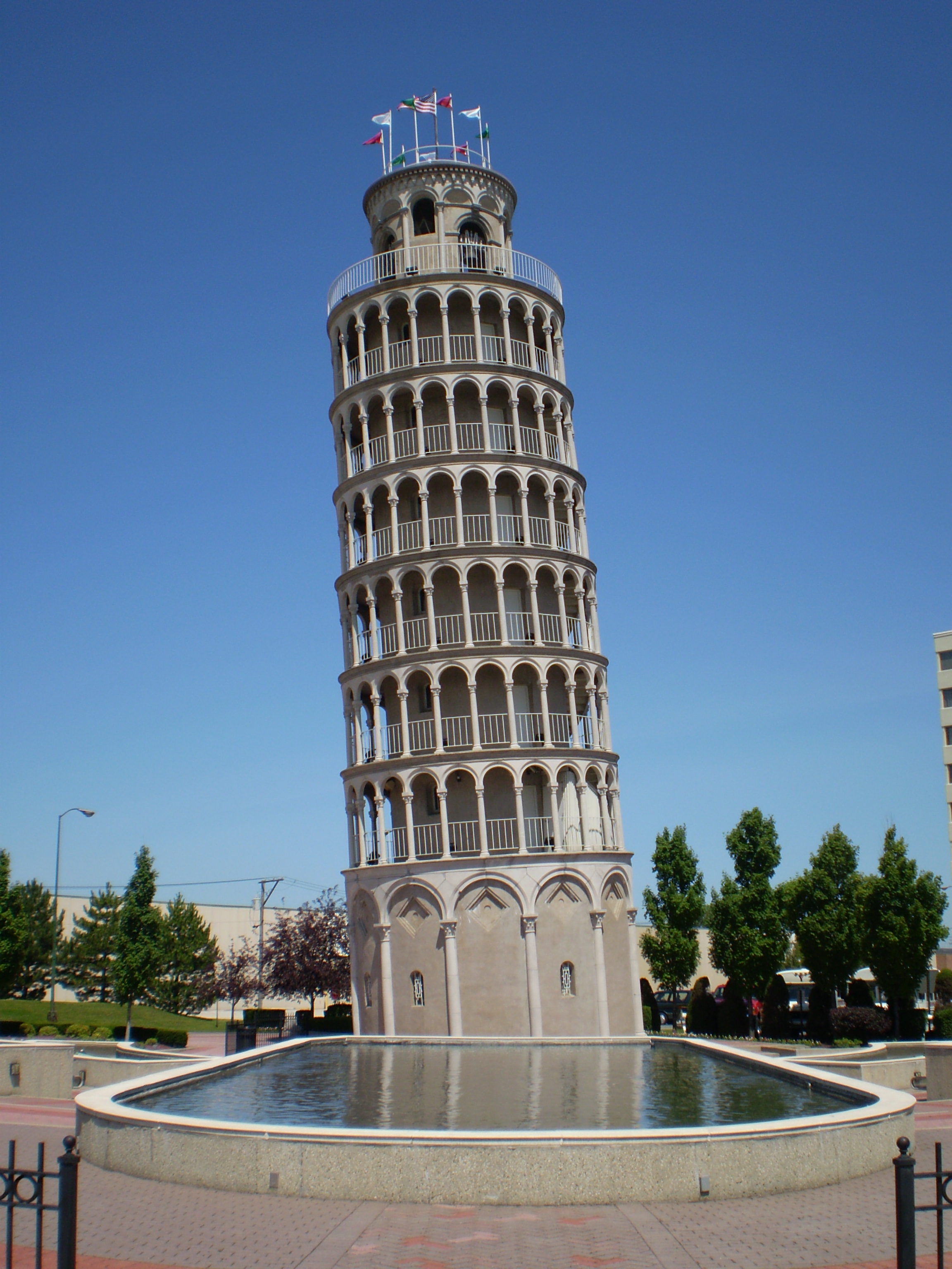 Torre Inclinada De Niles