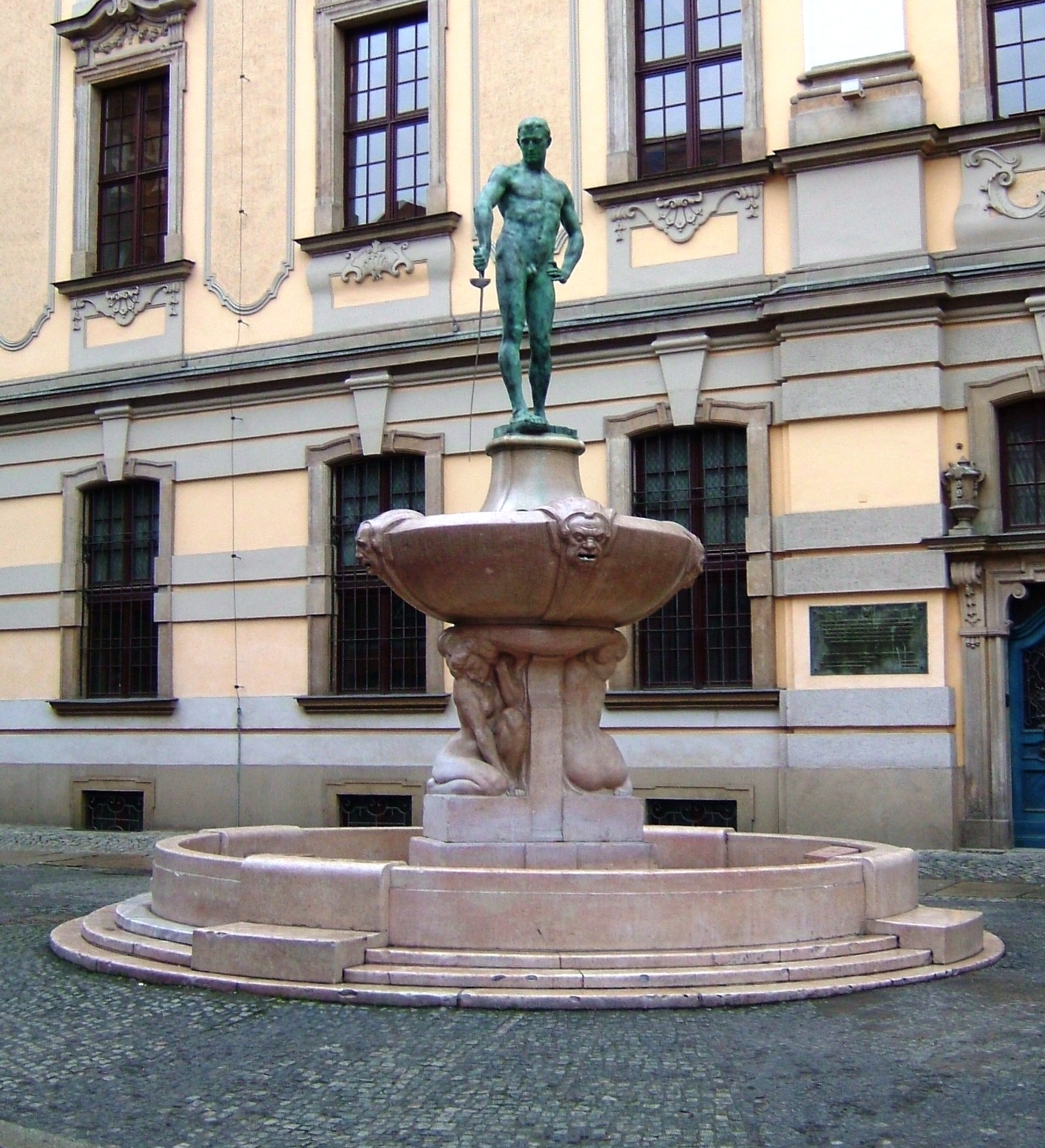 Escultura Del Esgrimista, Breslavia