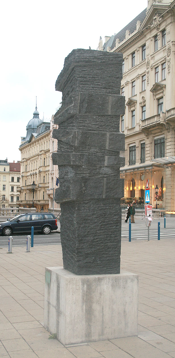 Marcus Omofuma Stein