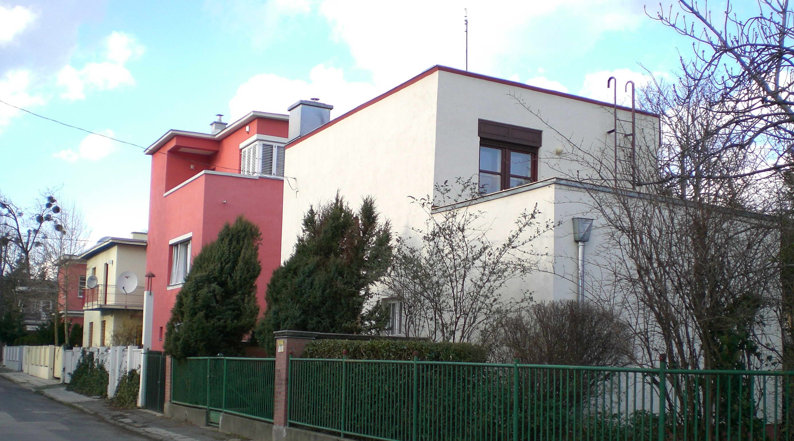 Budovy Na Ulici Napraforgó