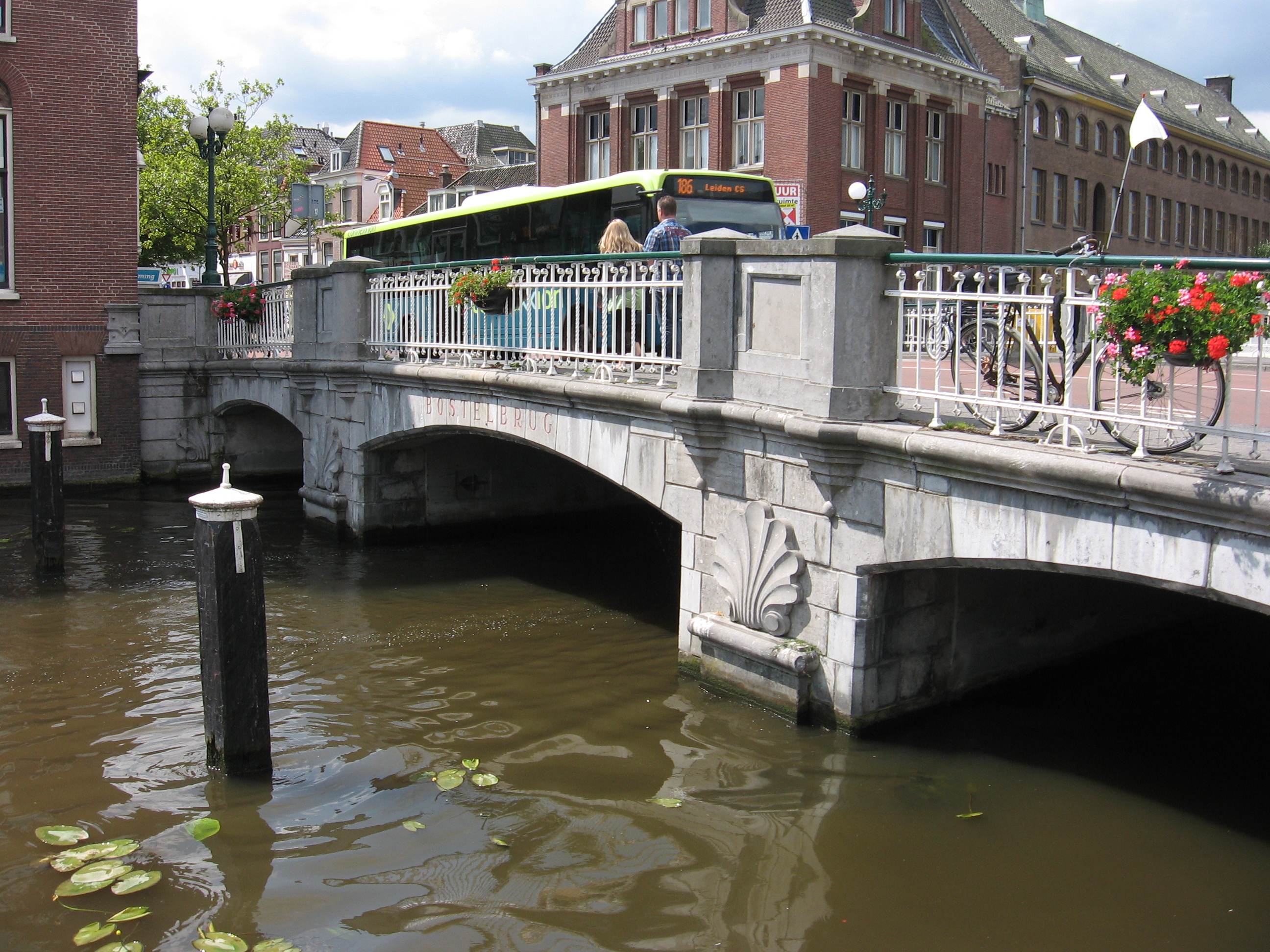 Bostelbrug (Leiden)