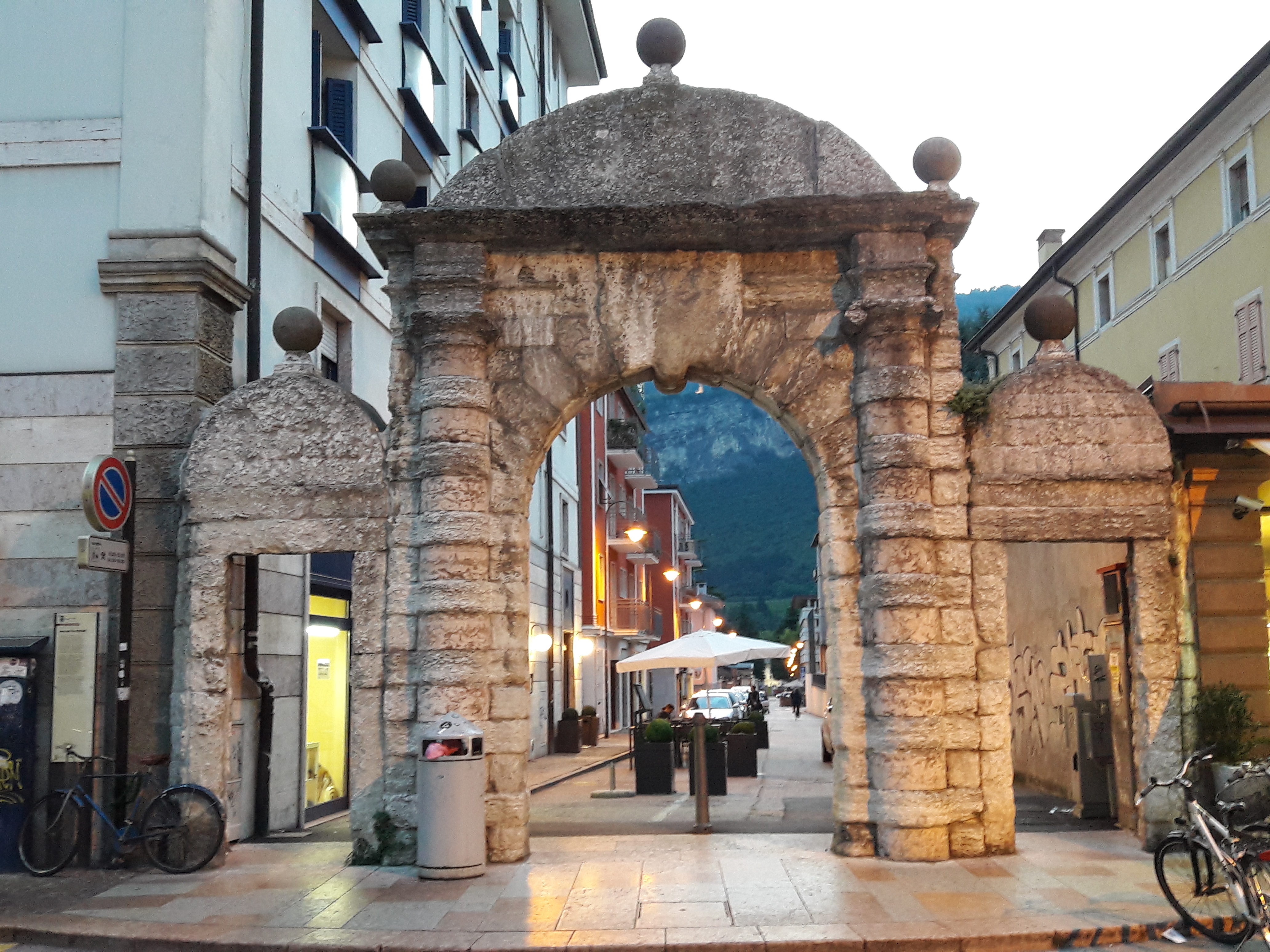 Arco Dei Tre Portoni