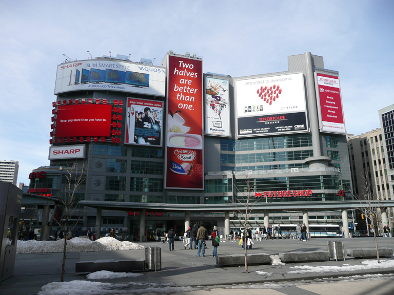 10 Dundas East