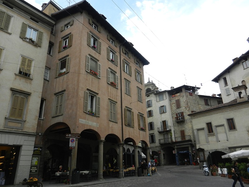 Piazza Mercato Delle Scarpe