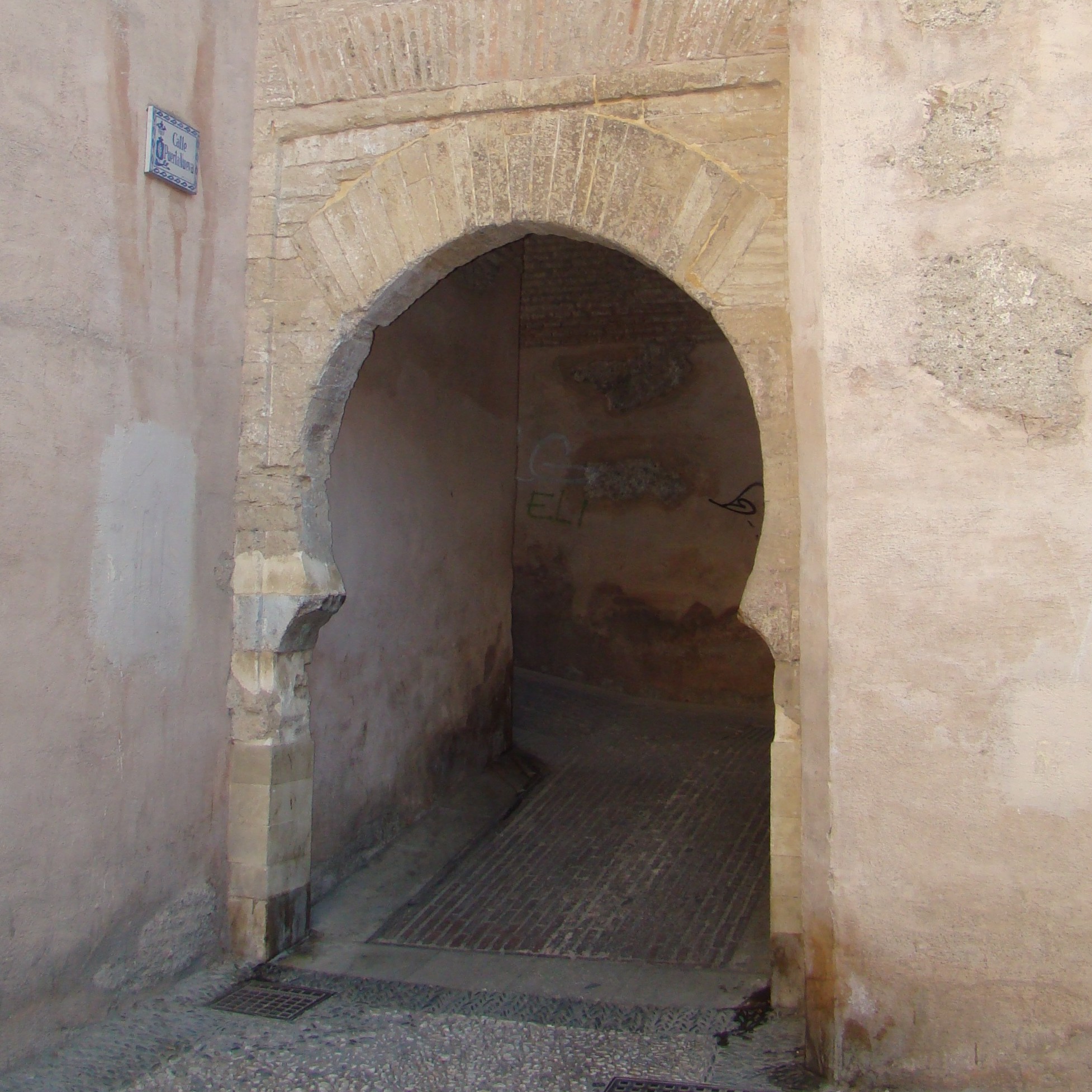 Puerta De Las Pesas