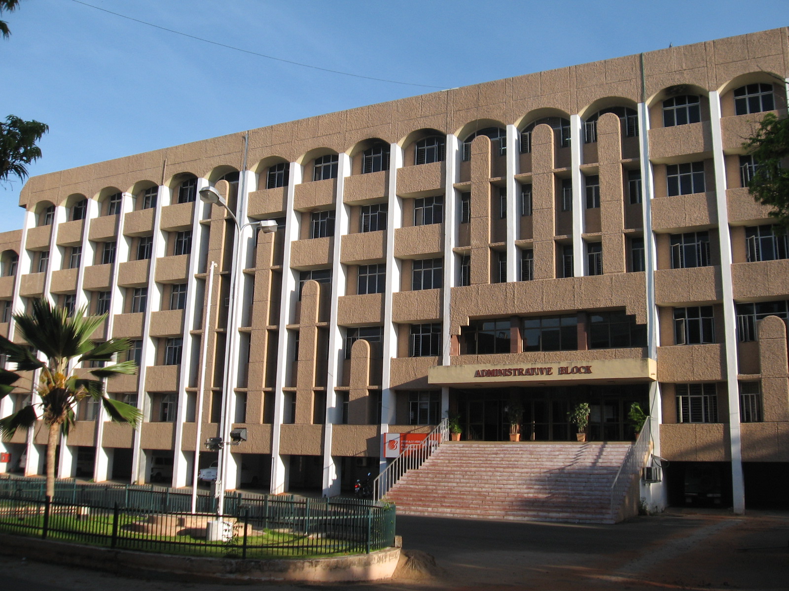 Institut Jawaharlal D'Éducation Médicale Postuniversitaire Et De Recherche