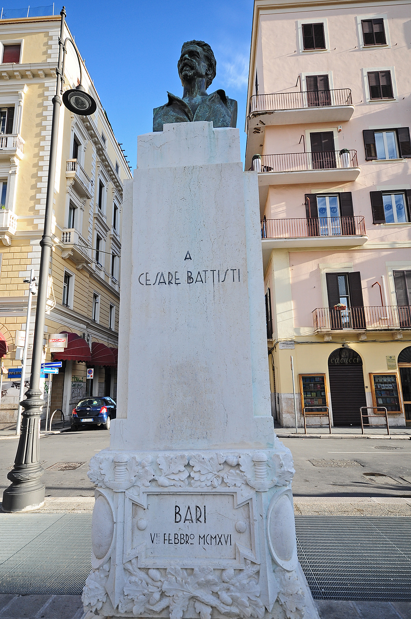 Pomník Cesare Battistiho