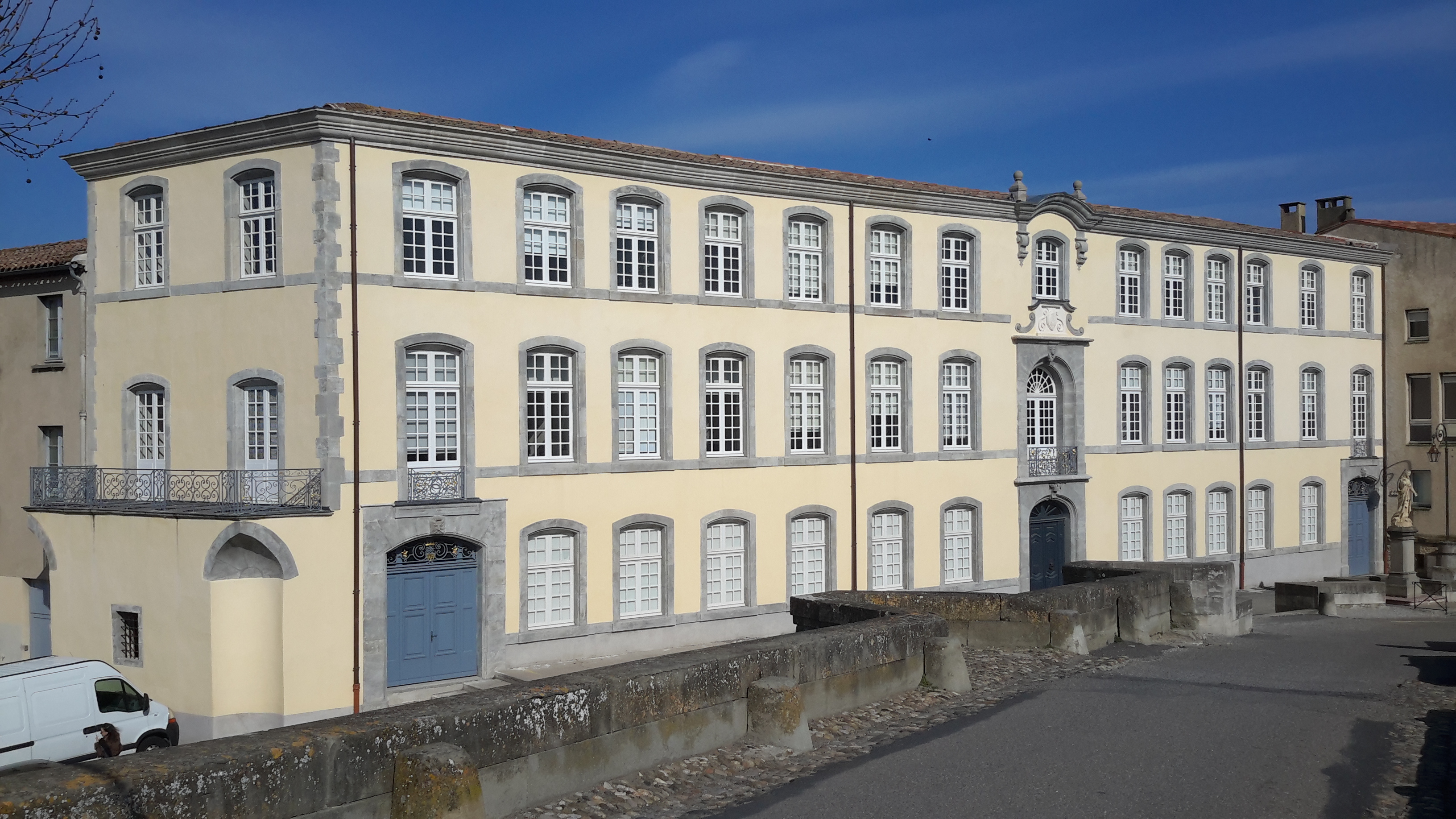 Manufacture Royale De Draps