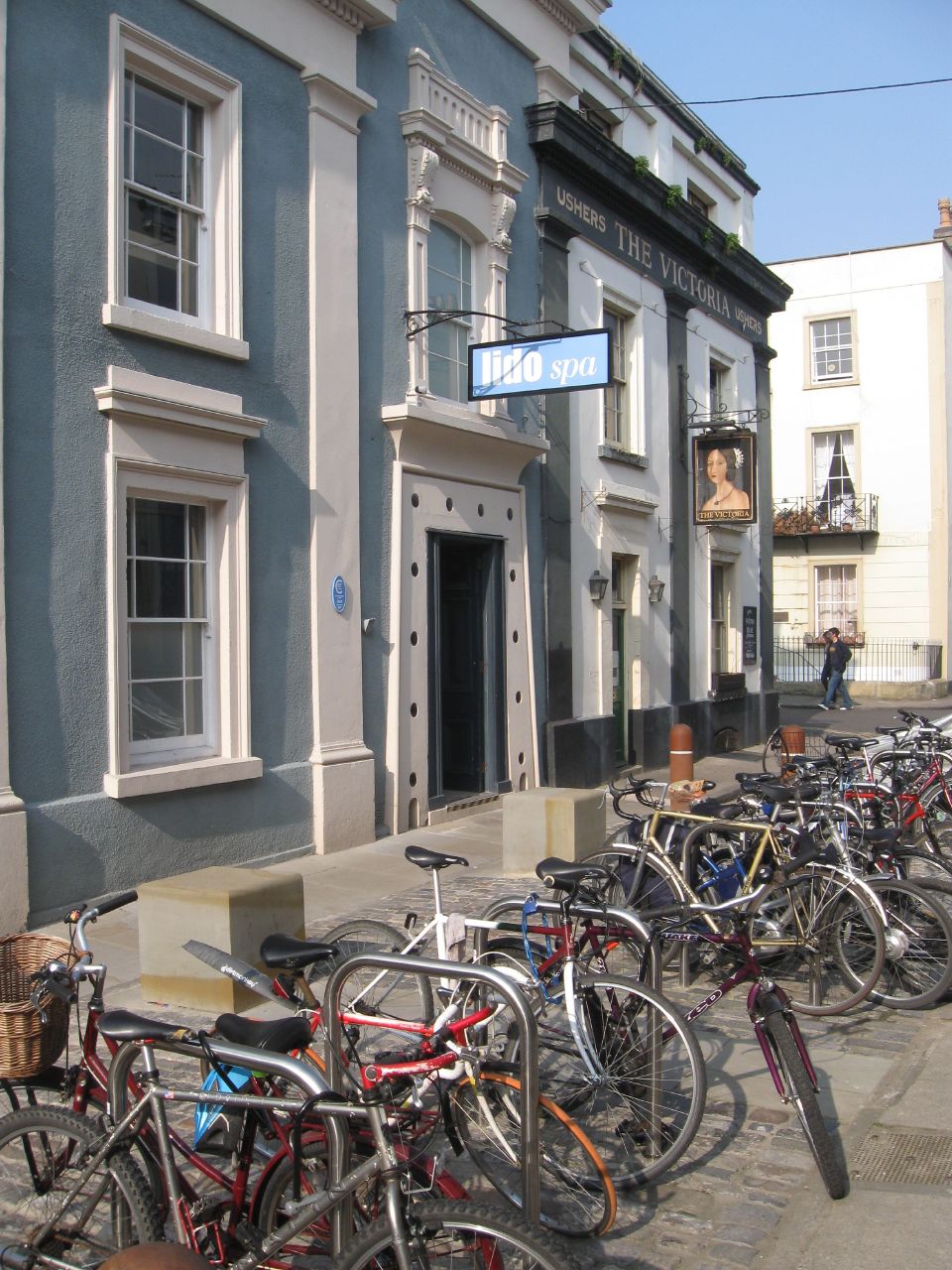 Clifton Lido and the Victoria Public House
