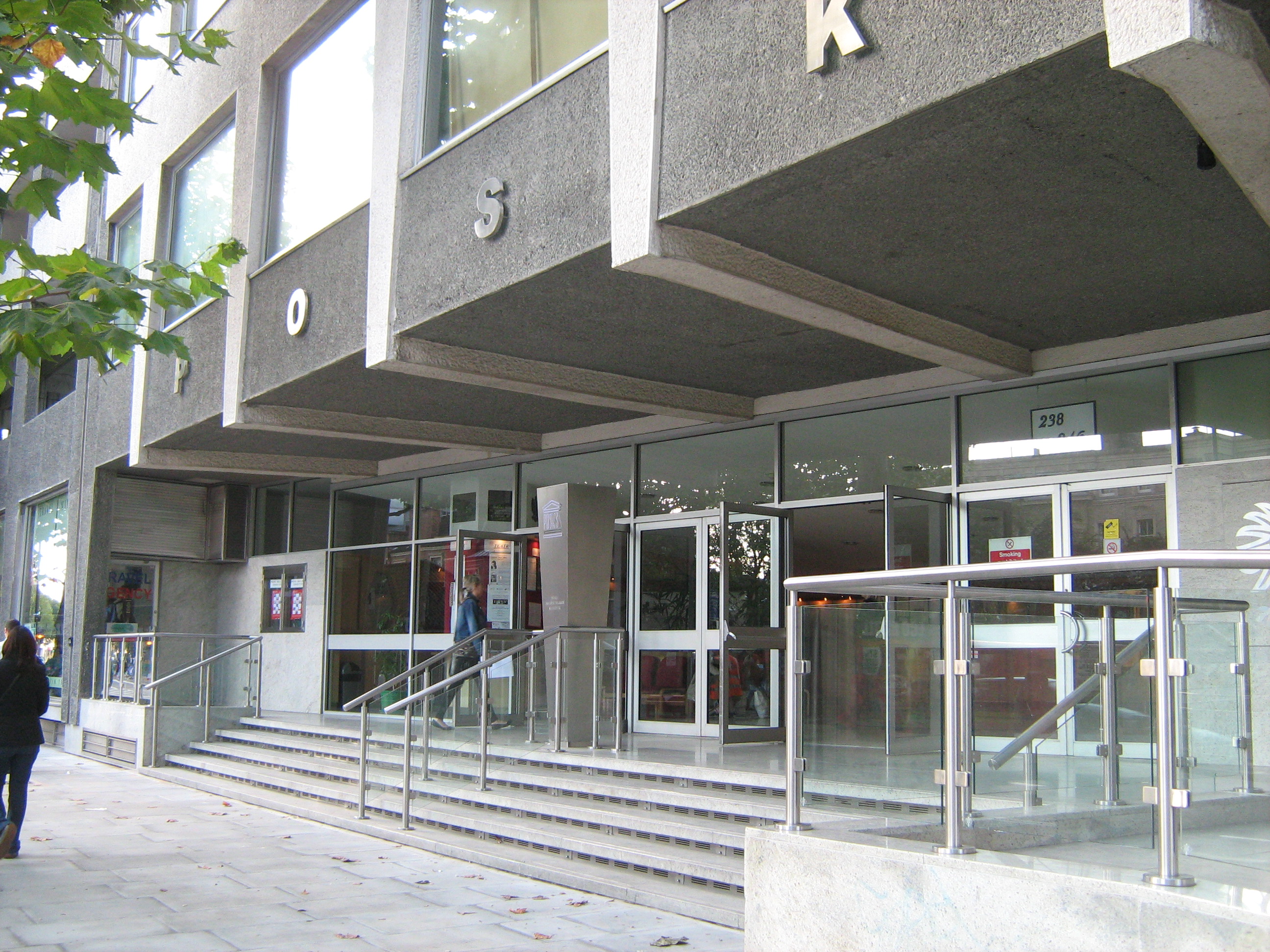 Université Polonaise À L'Étranger