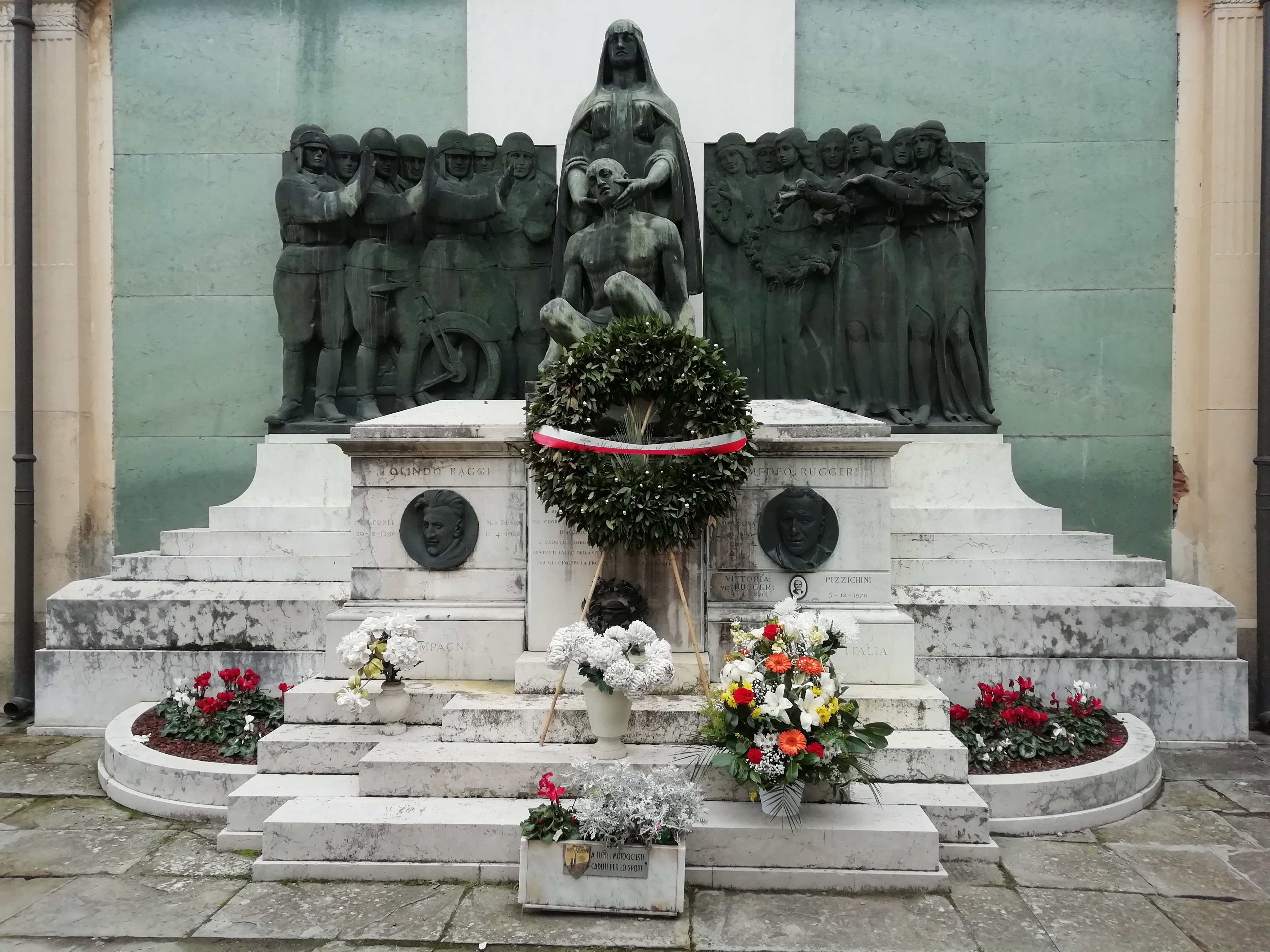 Tumba De Raggi Ruggeri