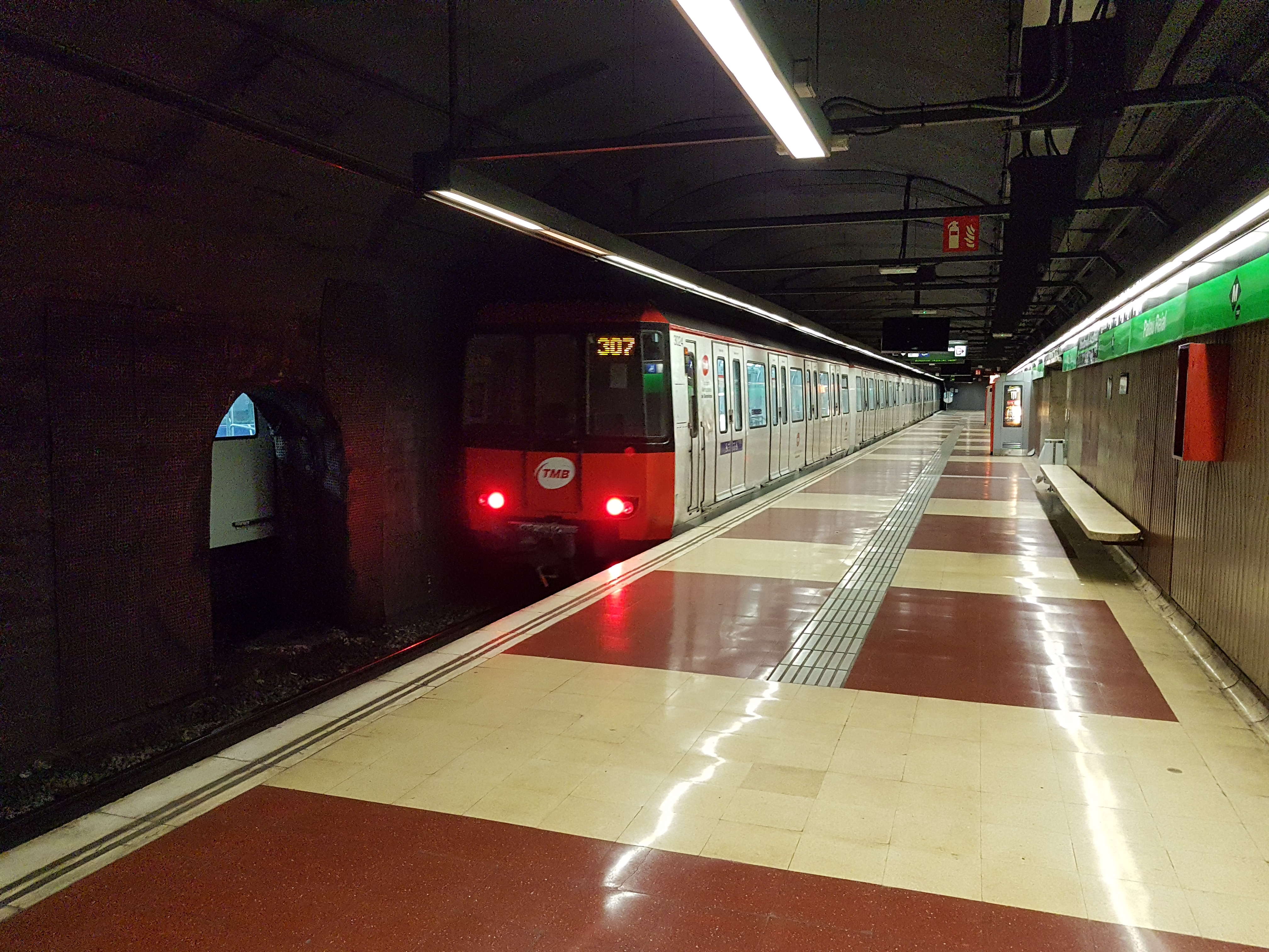 Estação Palau Reial