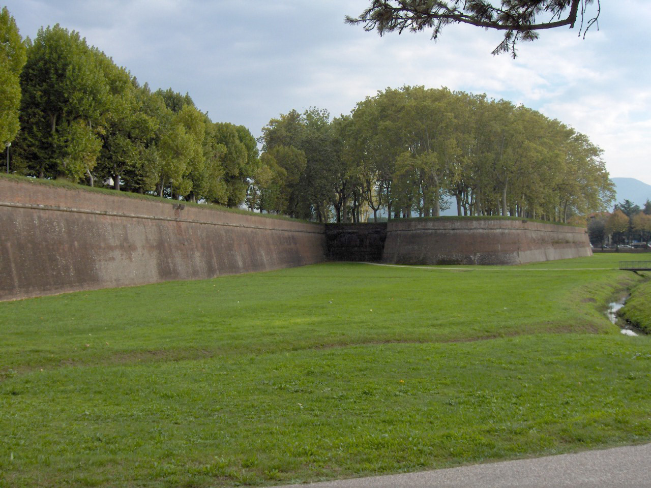 Murallas De Lucca