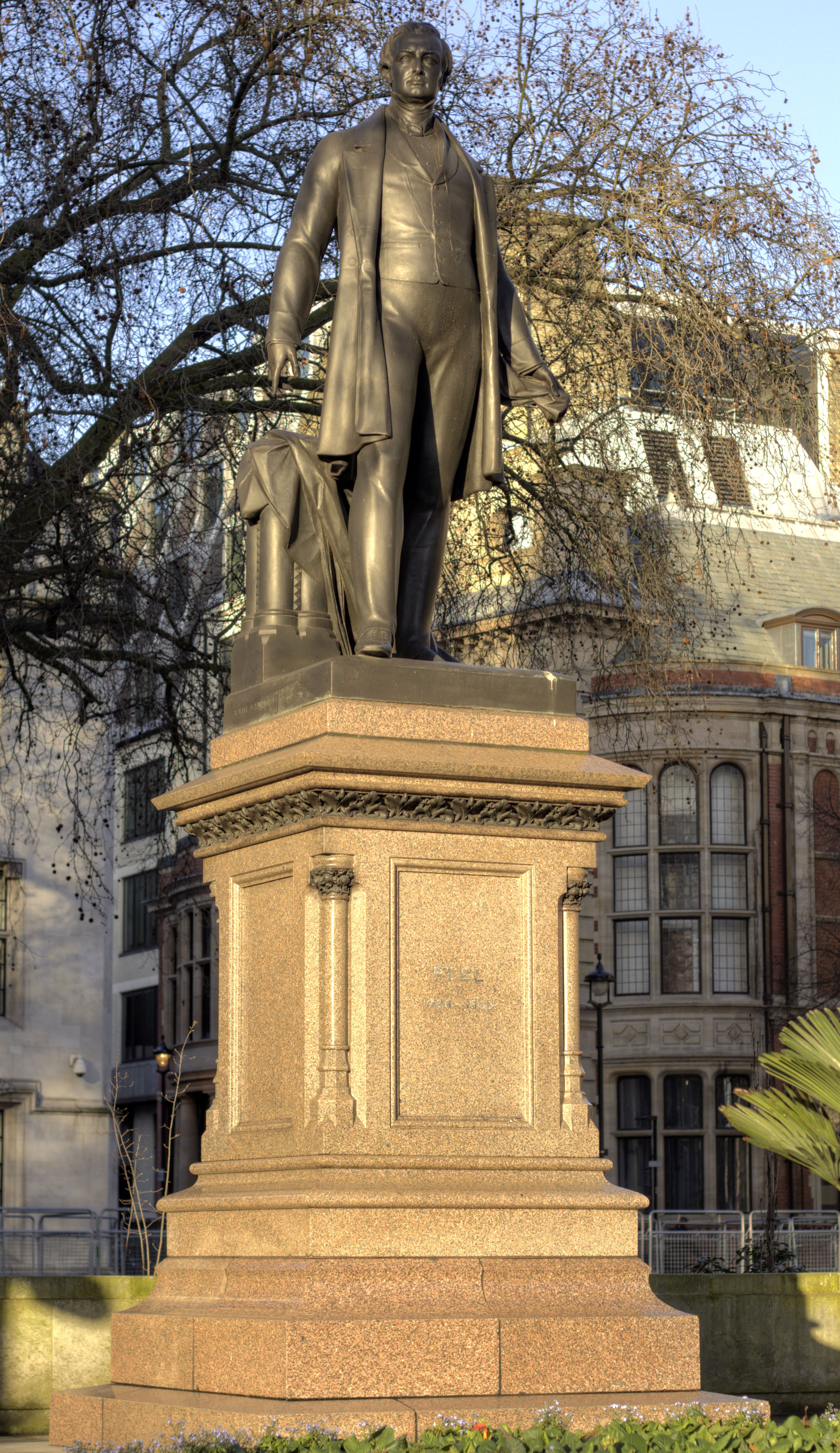 Statue De Robert Peel