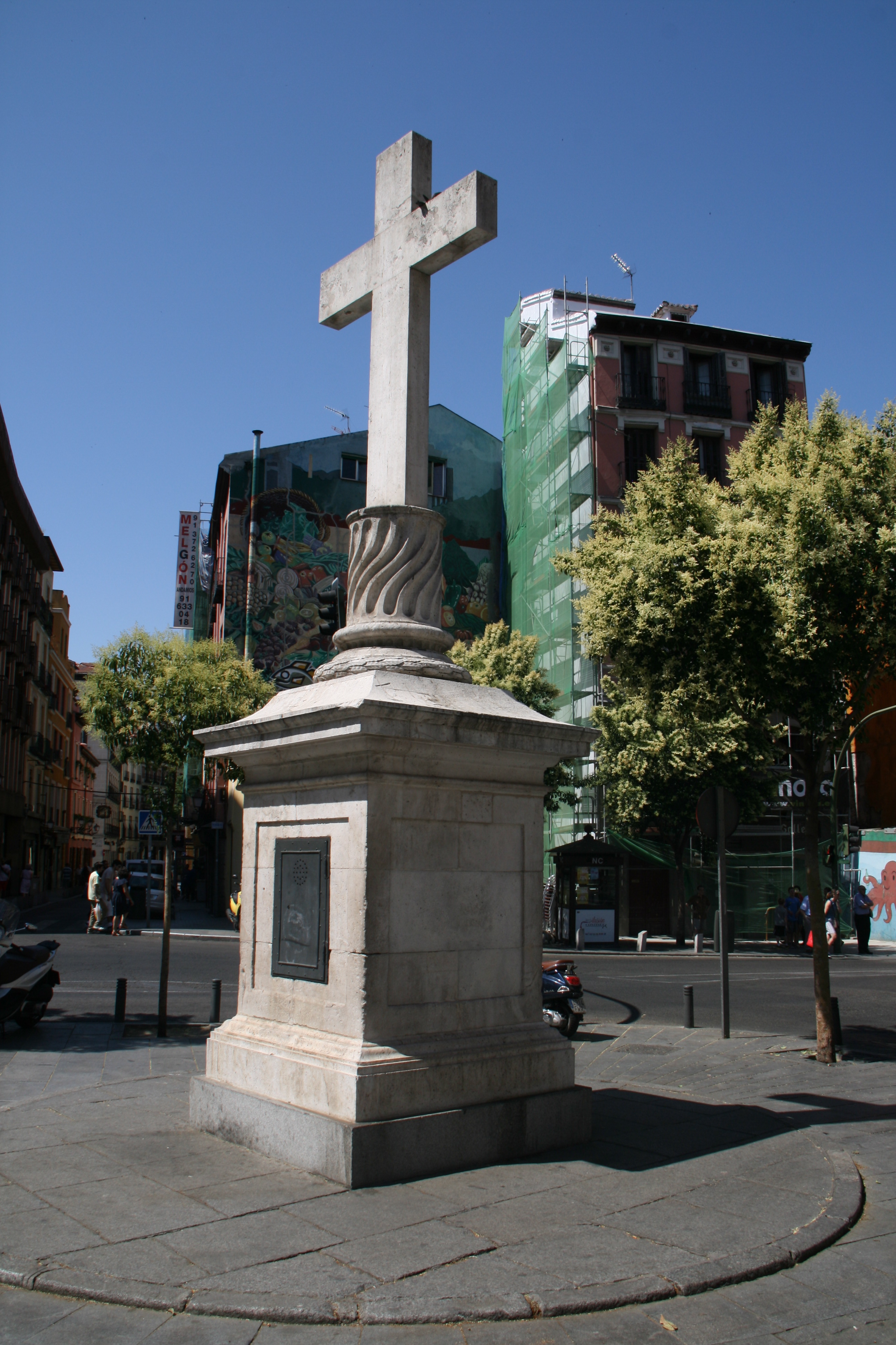 Cruz De La Plaza De Puerta Cerrada, Madrid