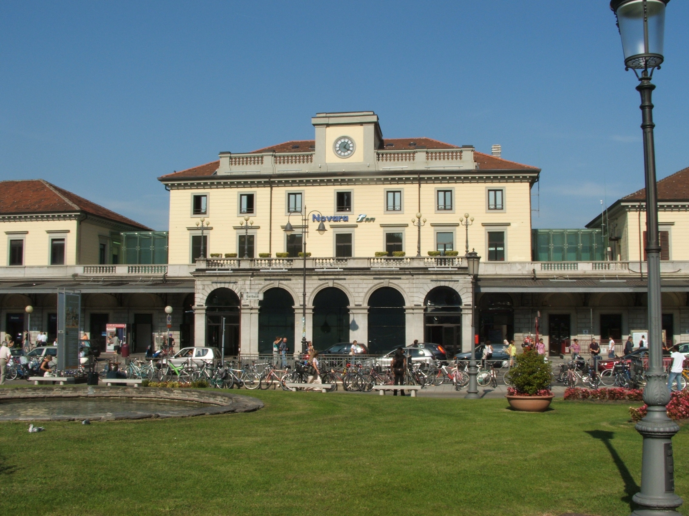 Estación De Tren De Novara