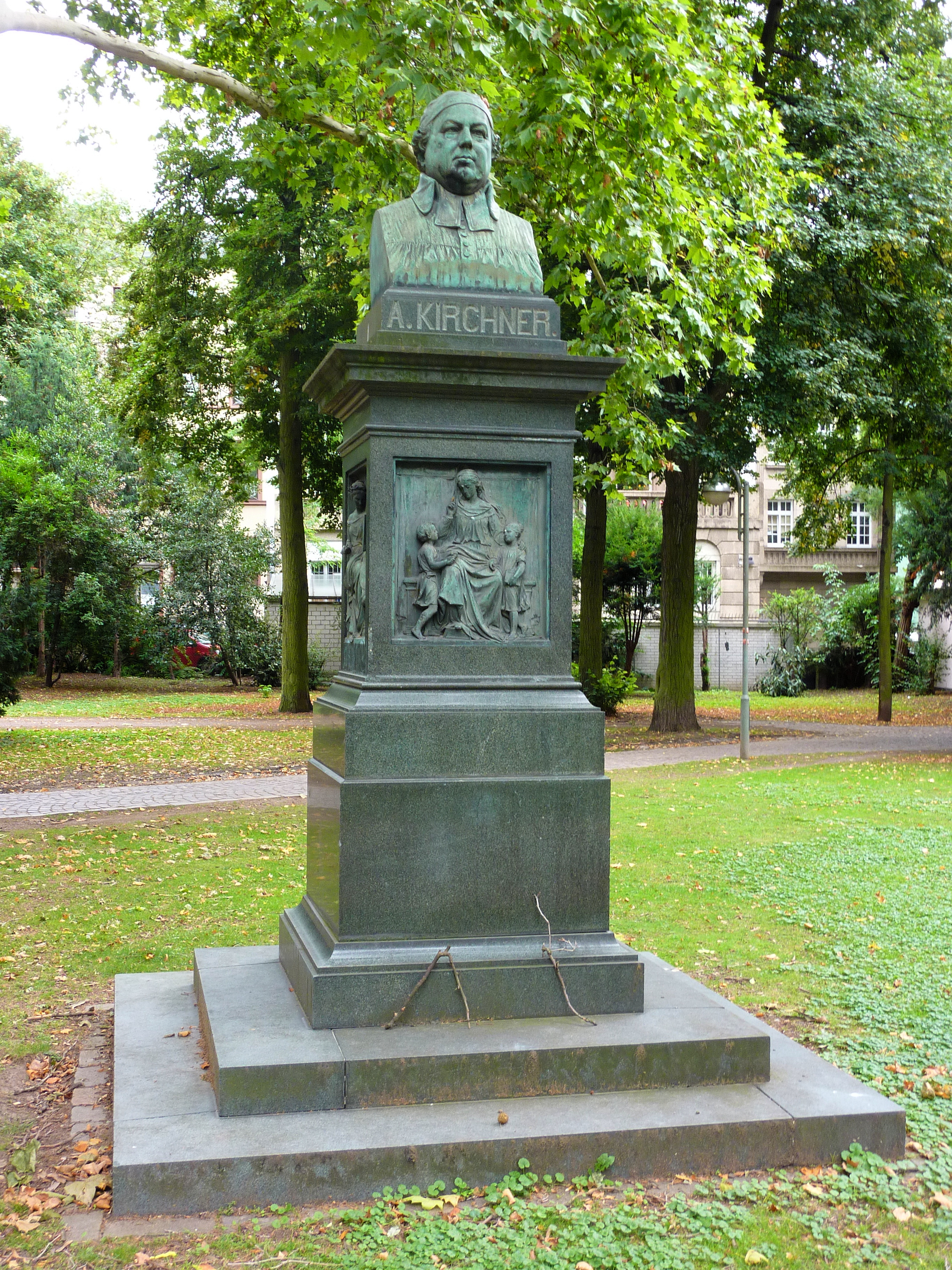Buste De Kirchner