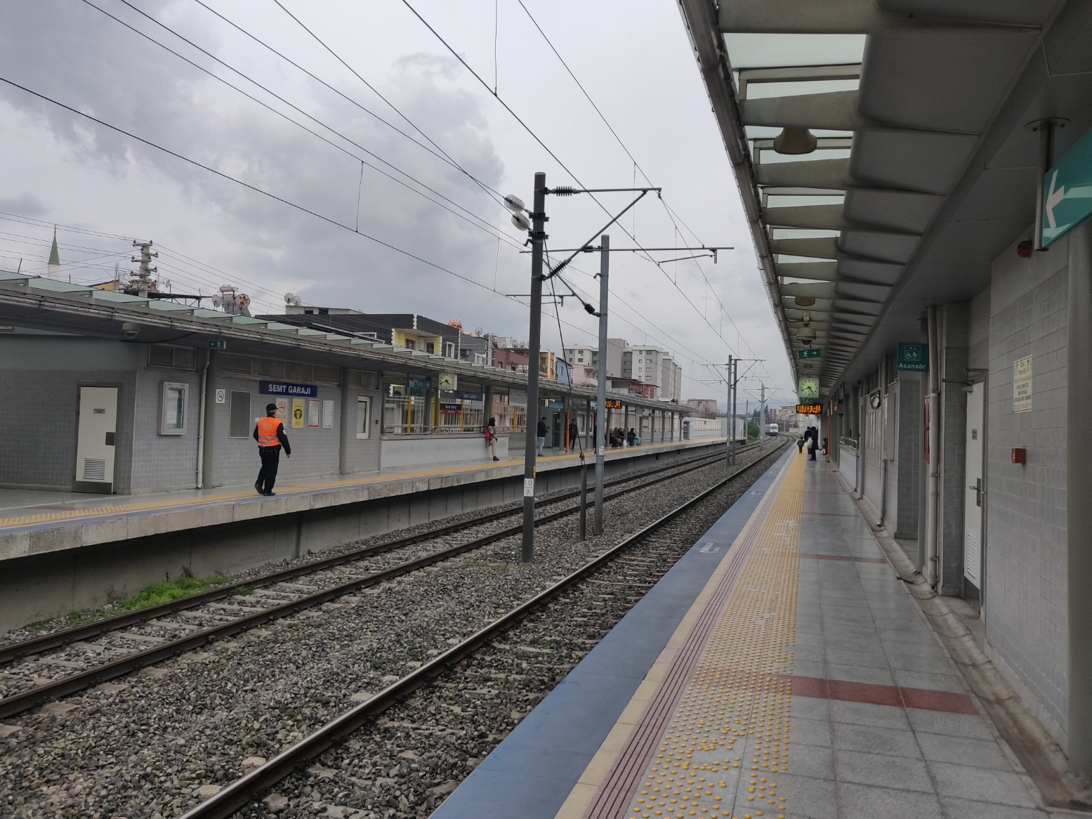 Bahnhof Semt Garajı