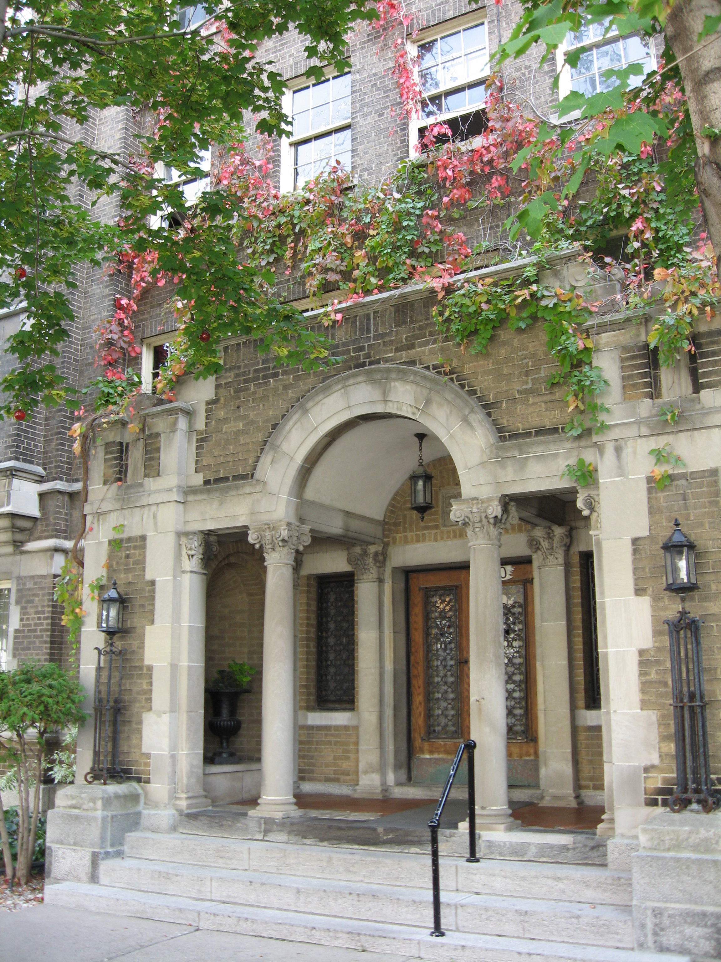 Dominican University College