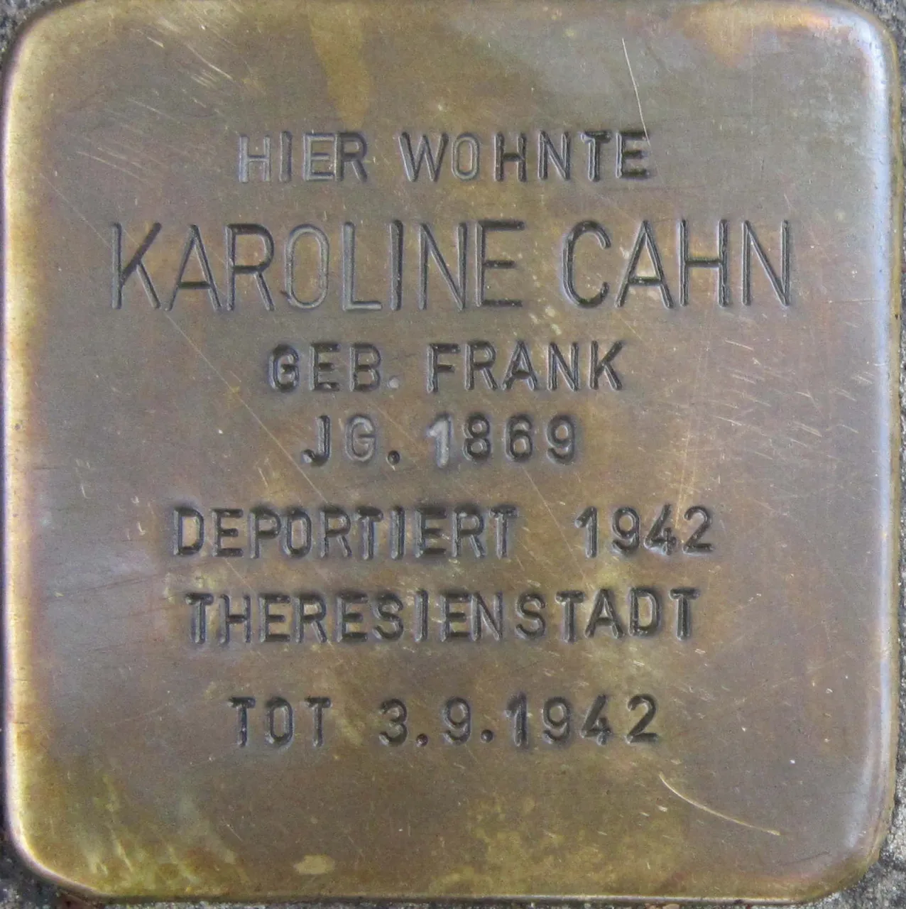 献给卡罗琳·卡恩的绊脚石