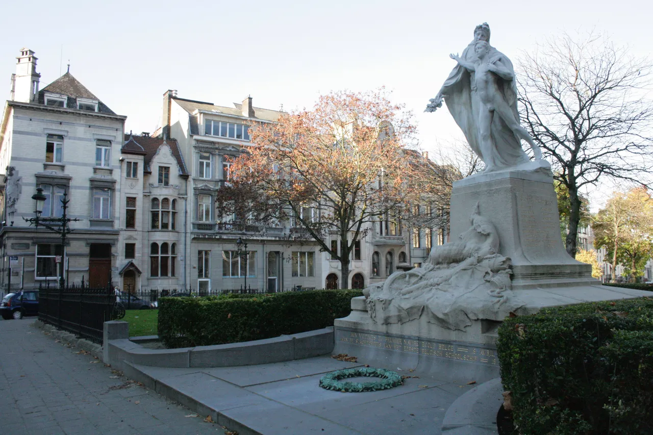 Мемориал Comte De Smet De Naeyer