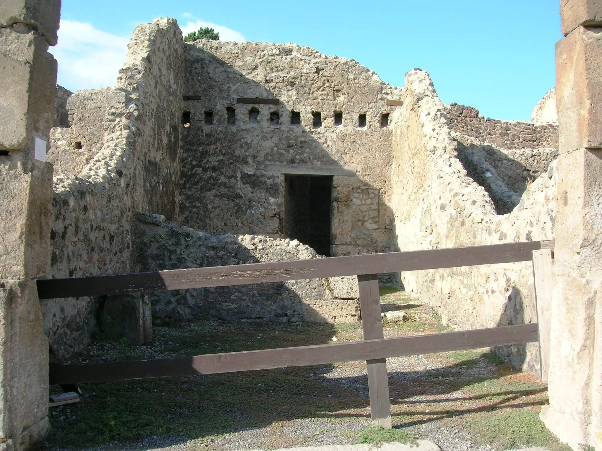 Shop (Viii.4.20)