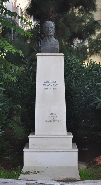Buste D'Andreas Miaoulis, Le Pirée